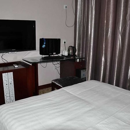 Hangjia Hotel ウルムチ市 エクステリア 写真